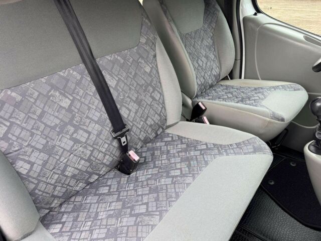 Білий Опель Віваро, об'ємом двигуна 1.9 л та пробігом 280 тис. км за 6600 $, фото 21 на Automoto.ua