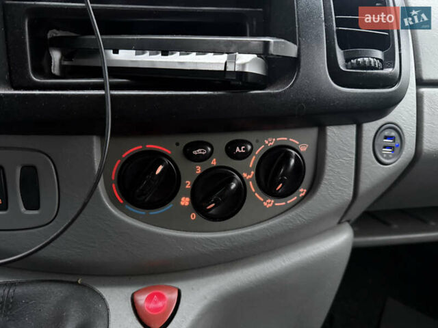 Білий Опель Віваро, об'ємом двигуна 2 л та пробігом 428 тис. км за 6999 $, фото 13 на Automoto.ua