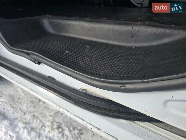 Белый Опель Виваро, объемом двигателя 2 л и пробегом 298 тыс. км за 8500 $, фото 14 на Automoto.ua