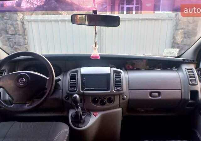 Белый Опель Виваро, объемом двигателя 2 л и пробегом 260 тыс. км за 8500 $, фото 3 на Automoto.ua