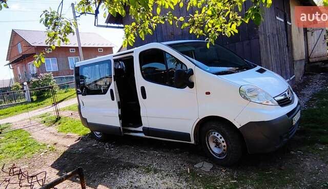 Белый Опель Виваро, объемом двигателя 2 л и пробегом 262 тыс. км за 8500 $, фото 4 на Automoto.ua