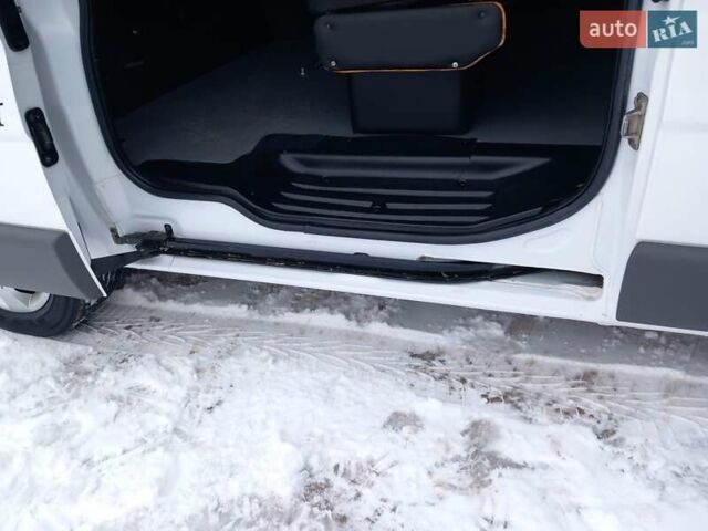 Белый Опель Виваро, объемом двигателя 2 л и пробегом 275 тыс. км за 8900 $, фото 16 на Automoto.ua