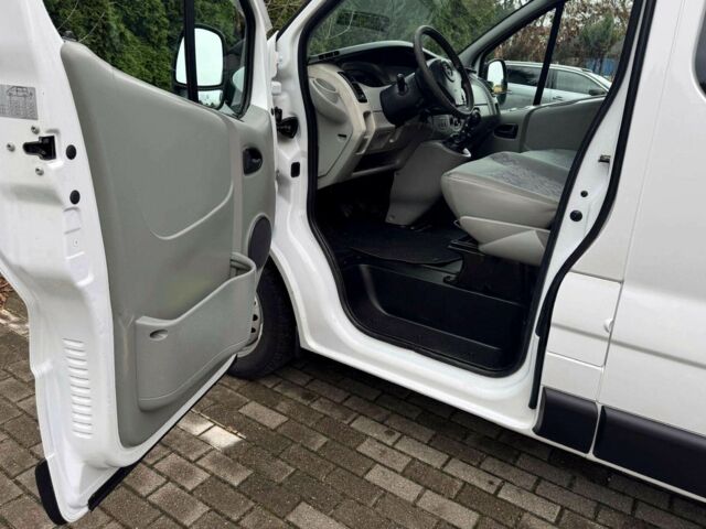 Білий Опель Віваро, об'ємом двигуна 1.9 л та пробігом 280 тис. км за 6600 $, фото 14 на Automoto.ua