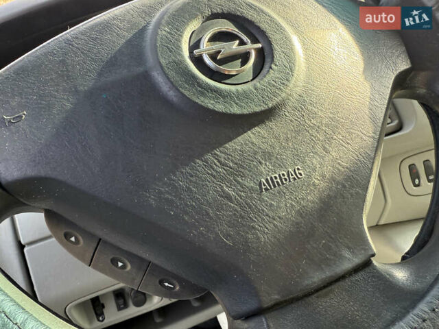 Белый Опель Виваро, объемом двигателя 2 л и пробегом 330 тыс. км за 5999 $, фото 28 на Automoto.ua