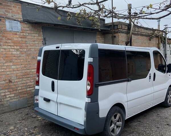 Білий Опель Віваро, об'ємом двигуна 2.46 л та пробігом 260 тис. км за 8500 $, фото 1 на Automoto.ua
