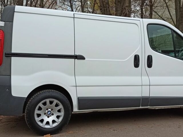 Белый Опель Виваро, объемом двигателя 2 л и пробегом 250 тыс. км за 6300 $, фото 2 на Automoto.ua