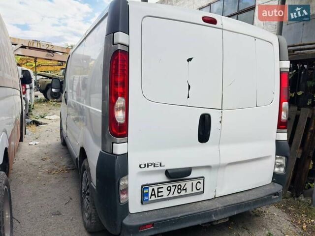 Белый Опель Виваро, объемом двигателя 2 л и пробегом 275 тыс. км за 2500 $, фото 2 на Automoto.ua