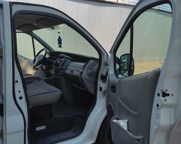 Білий Опель Віваро, об'ємом двигуна 2 л та пробігом 308 тис. км за 8500 $, фото 9 на Automoto.ua