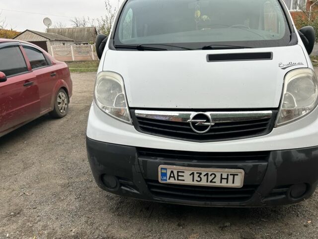 Белый Опель Виваро, объемом двигателя 2 л и пробегом 274 тыс. км за 7200 $, фото 4 на Automoto.ua