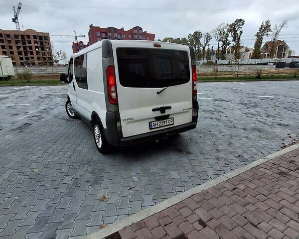 Білий Опель Віваро, об'ємом двигуна 2 л та пробігом 302 тис. км за 8500 $, фото 7 на Automoto.ua