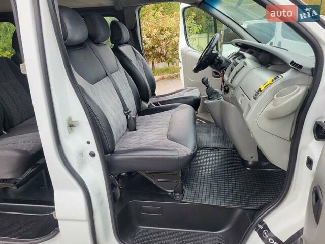 Белый Опель Виваро, объемом двигателя 2 л и пробегом 248 тыс. км за 9500 $, фото 64 на Automoto.ua