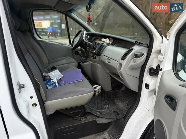 Білий Опель Віваро, об'ємом двигуна 2 л та пробігом 428 тис. км за 6999 $, фото 9 на Automoto.ua