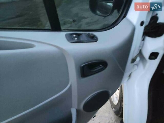 Белый Опель Виваро, объемом двигателя 2 л и пробегом 398 тыс. км за 7150 $, фото 7 на Automoto.ua