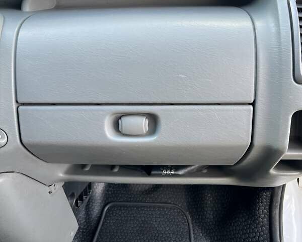 Білий Опель Віваро, об'ємом двигуна 2.46 л та пробігом 585 тис. км за 8300 $, фото 11 на Automoto.ua