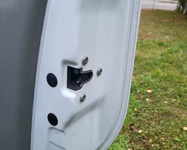 Белый Опель Виваро, объемом двигателя 2 л и пробегом 248 тыс. км за 9500 $, фото 98 на Automoto.ua