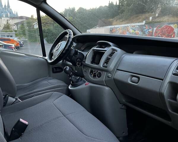 Белый Опель Виваро, объемом двигателя 1.87 л и пробегом 300 тыс. км за 7300 $, фото 18 на Automoto.ua