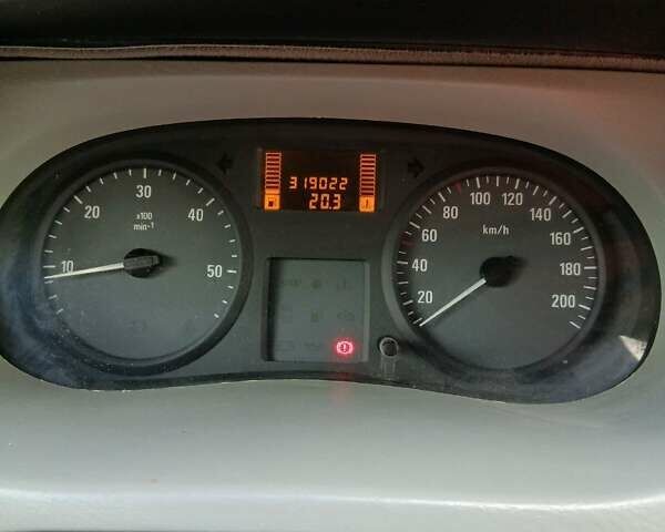 Белый Опель Виваро, объемом двигателя 2 л и пробегом 319 тыс. км за 7999 $, фото 7 на Automoto.ua