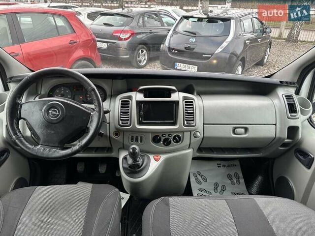 Білий Опель Віваро, об'ємом двигуна 2 л та пробігом 333 тис. км за 8000 $, фото 15 на Automoto.ua