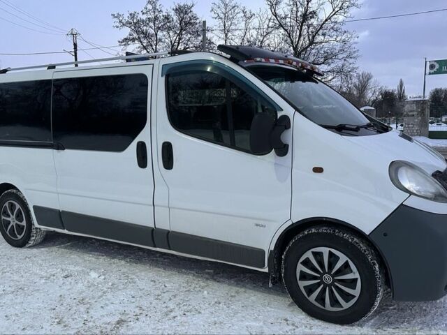 Белый Опель Виваро, объемом двигателя 2 л и пробегом 260 тыс. км за 8800 $, фото 3 на Automoto.ua