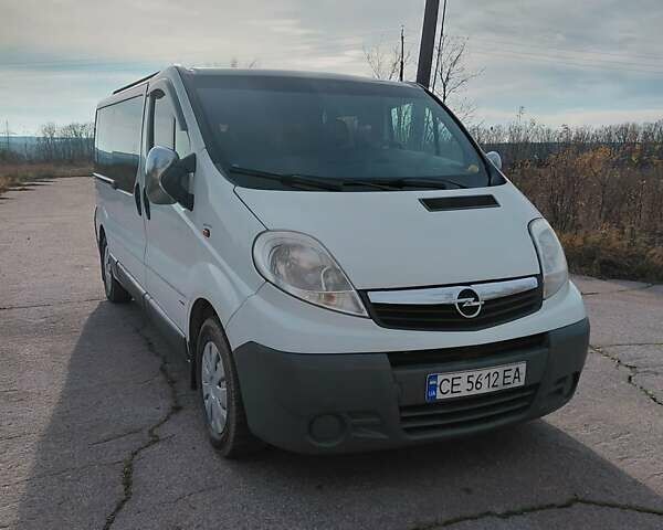 Белый Опель Виваро, объемом двигателя 2 л и пробегом 385 тыс. км за 8800 $, фото 1 на Automoto.ua