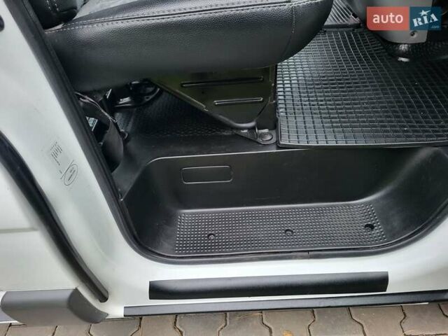 Белый Опель Виваро, объемом двигателя 2 л и пробегом 248 тыс. км за 9500 $, фото 109 на Automoto.ua