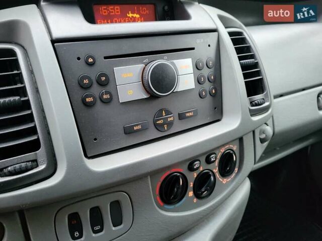 Белый Опель Виваро, объемом двигателя 2 л и пробегом 248 тыс. км за 9500 $, фото 82 на Automoto.ua