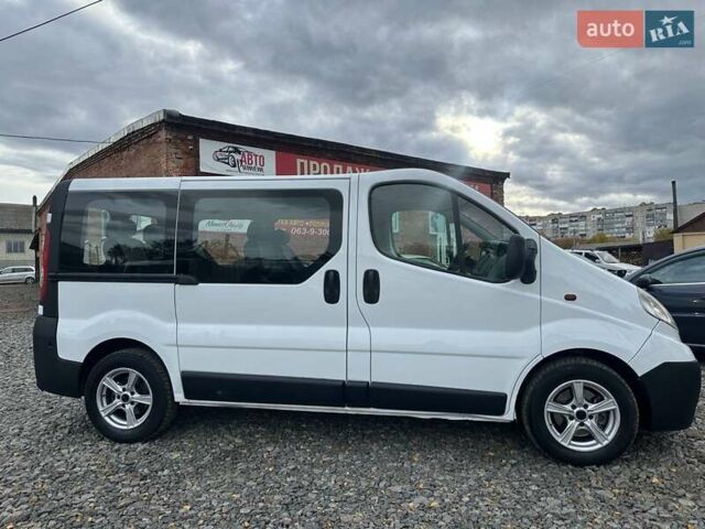 Белый Опель Виваро, объемом двигателя 2 л и пробегом 333 тыс. км за 8800 $, фото 3 на Automoto.ua