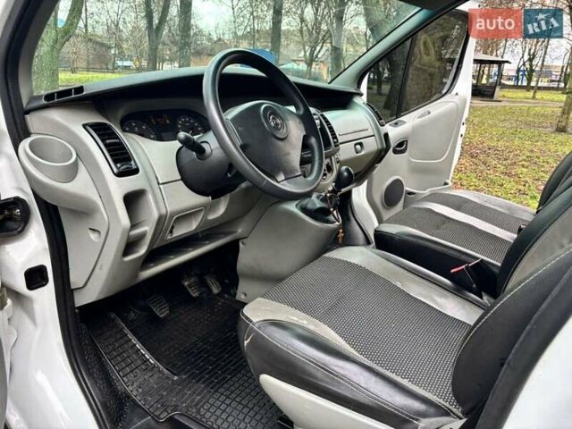 Белый Опель Виваро, объемом двигателя 2 л и пробегом 173 тыс. км за 9700 $, фото 15 на Automoto.ua