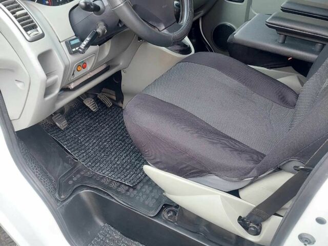 Білий Опель Віваро, об'ємом двигуна 0 л та пробігом 314 тис. км за 8000 $, фото 7 на Automoto.ua