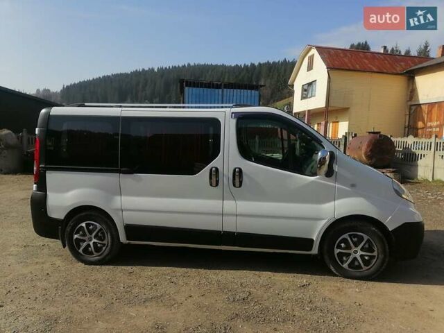 Белый Опель Виваро, объемом двигателя 2 л и пробегом 390 тыс. км за 7600 $, фото 2 на Automoto.ua