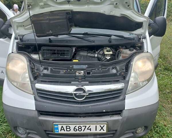 Белый Опель Виваро, объемом двигателя 2 л и пробегом 370 тыс. км за 8100 $, фото 7 на Automoto.ua