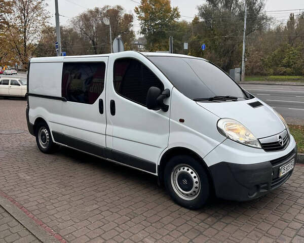 Белый Опель Виваро, объемом двигателя 2 л и пробегом 293 тыс. км за 7500 $, фото 21 на Automoto.ua