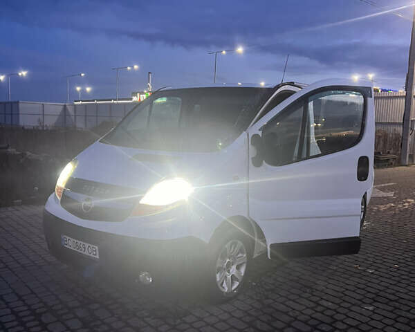 Білий Опель Віваро, об'ємом двигуна 2 л та пробігом 280 тис. км за 8300 $, фото 7 на Automoto.ua