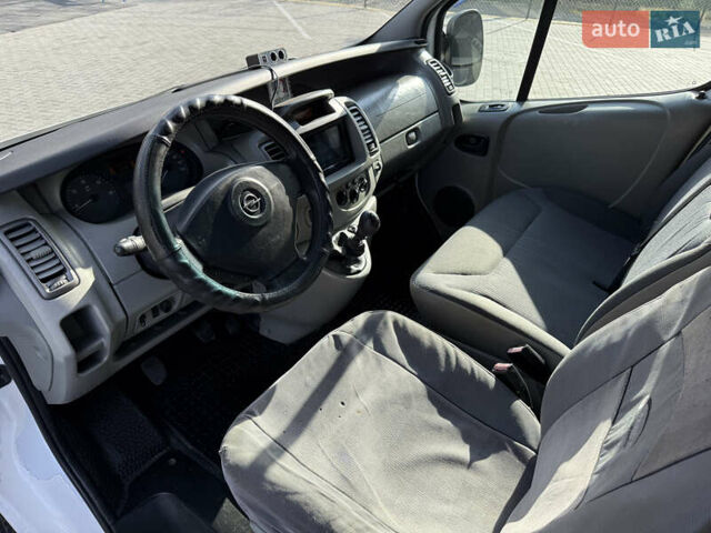 Белый Опель Виваро, объемом двигателя 2 л и пробегом 330 тыс. км за 5999 $, фото 21 на Automoto.ua