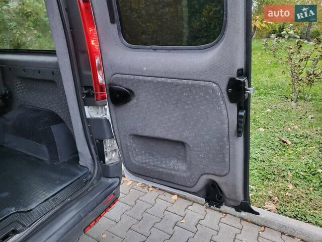 Белый Опель Виваро, объемом двигателя 2 л и пробегом 248 тыс. км за 9500 $, фото 94 на Automoto.ua