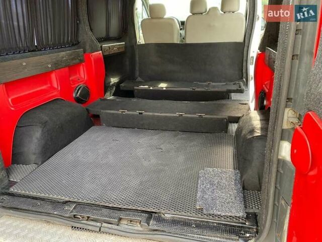 Білий Опель Віваро, об'ємом двигуна 2 л та пробігом 184 тис. км за 11000 $, фото 4 на Automoto.ua