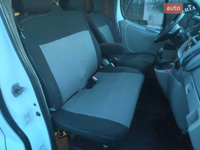 Белый Опель Виваро, объемом двигателя 2 л и пробегом 398 тыс. км за 7150 $, фото 9 на Automoto.ua