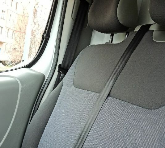 Белый Опель Виваро, объемом двигателя 2 л и пробегом 250 тыс. км за 6300 $, фото 7 на Automoto.ua