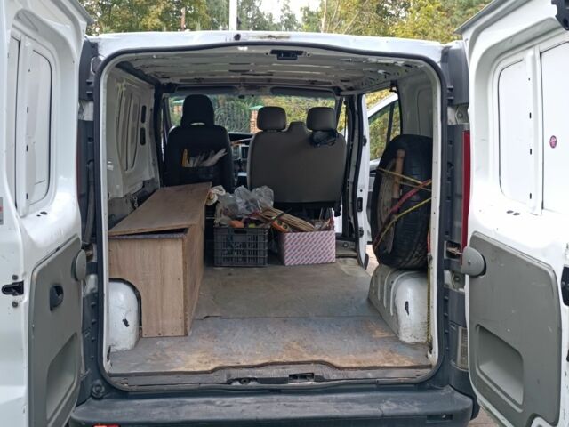 Білий Опель Віваро, об'ємом двигуна 2 л та пробігом 327 тис. км за 8500 $, фото 5 на Automoto.ua