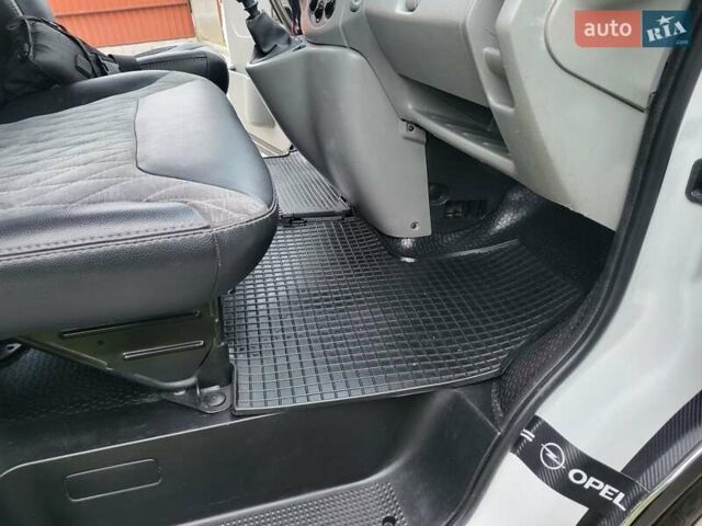 Белый Опель Виваро, объемом двигателя 2 л и пробегом 248 тыс. км за 9500 $, фото 110 на Automoto.ua