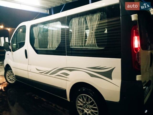 Белый Опель Виваро, объемом двигателя 2 л и пробегом 262 тыс. км за 8500 $, фото 8 на Automoto.ua