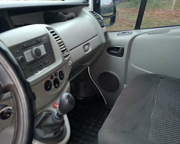 Білий Опель Віваро, об'ємом двигуна 2.46 л та пробігом 320 тис. км за 8500 $, фото 10 на Automoto.ua