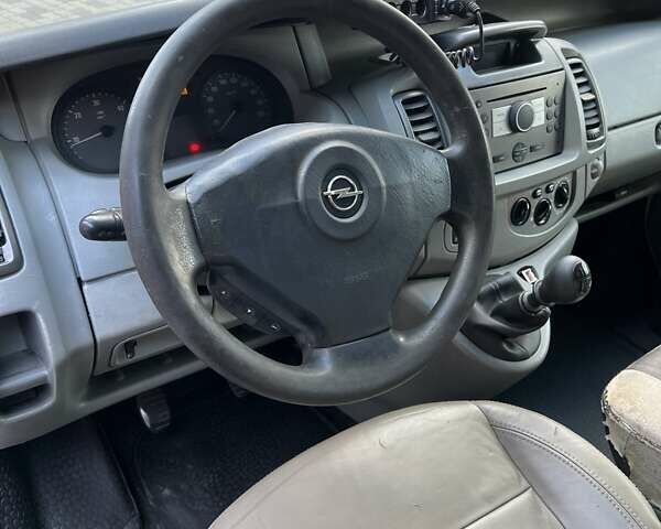 Білий Опель Віваро, об'ємом двигуна 2.46 л та пробігом 585 тис. км за 8300 $, фото 8 на Automoto.ua