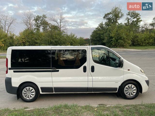 Білий Опель Віваро, об'ємом двигуна 2.5 л та пробігом 389 тис. км за 10000 $, фото 4 на Automoto.ua