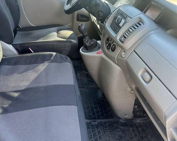 Білий Опель Віваро, об'ємом двигуна 2 л та пробігом 265 тис. км за 8500 $, фото 16 на Automoto.ua