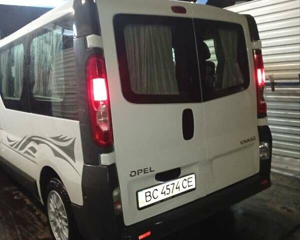 Белый Опель Виваро, объемом двигателя 2 л и пробегом 262 тыс. км за 8500 $, фото 6 на Automoto.ua