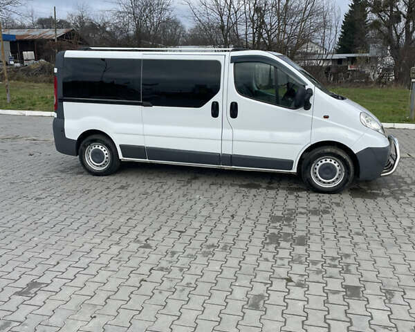 Білий Опель Віваро, об'ємом двигуна 2 л та пробігом 336 тис. км за 7900 $, фото 4 на Automoto.ua