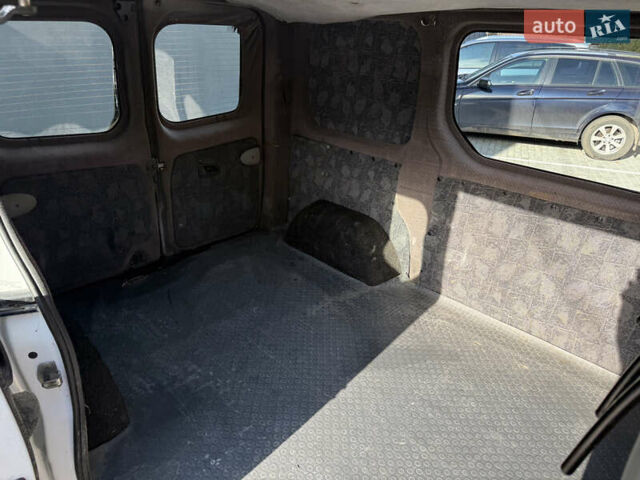 Белый Опель Виваро, объемом двигателя 2 л и пробегом 330 тыс. км за 5999 $, фото 16 на Automoto.ua