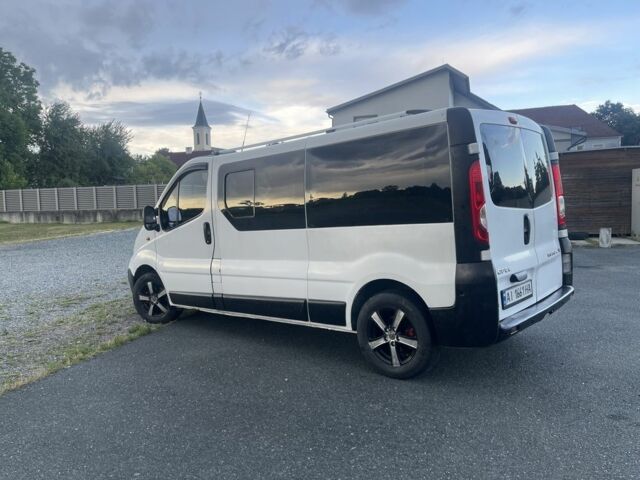 Белый Опель Виваро, объемом двигателя 2 л и пробегом 390 тыс. км за 6500 $, фото 3 на Automoto.ua