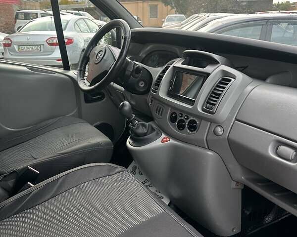 Белый Опель Виваро, объемом двигателя 2 л и пробегом 333 тыс. км за 8800 $, фото 4 на Automoto.ua